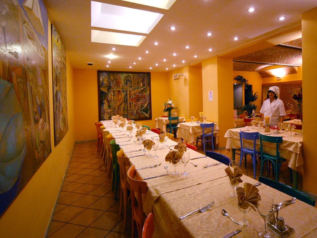 Albergo Ristorante Corsini Pavullo nel Frignano Exterior photo