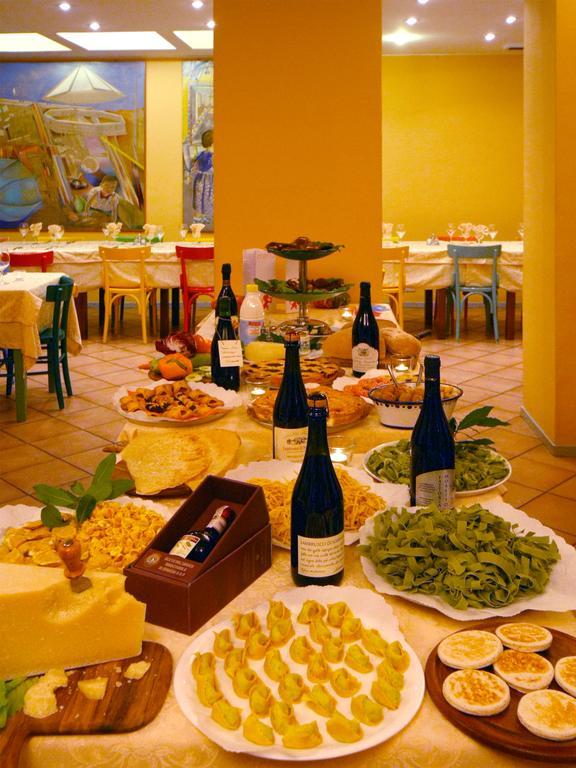 Albergo Ristorante Corsini Pavullo nel Frignano Exterior photo